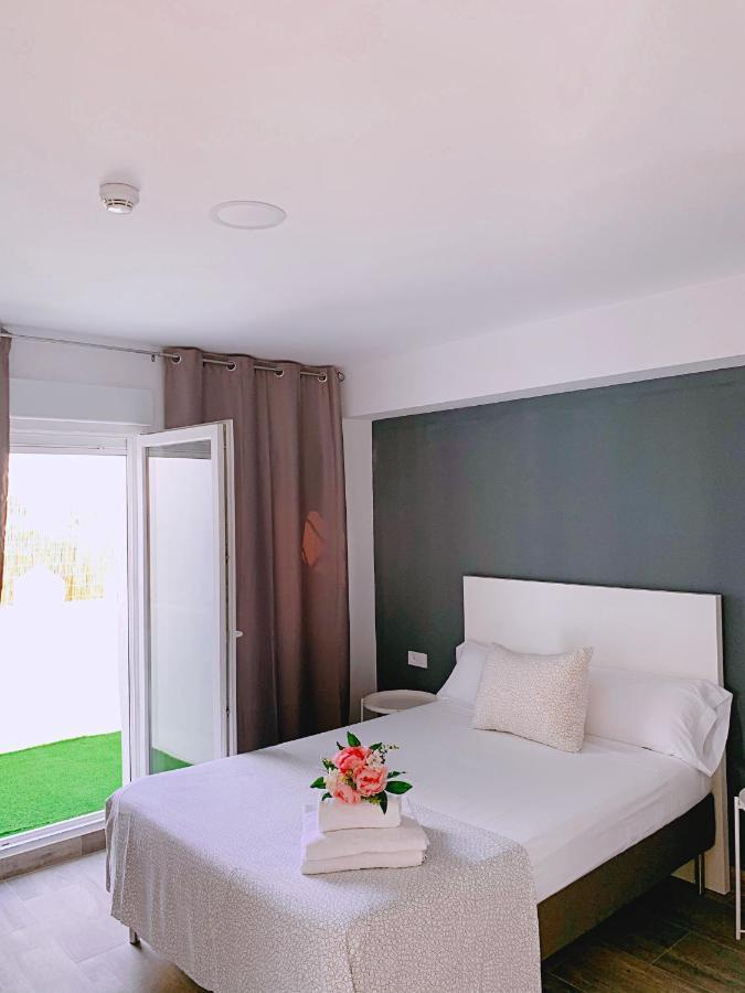 Hostal El Castillo Alcalá de Guadaira Eksteriør billede